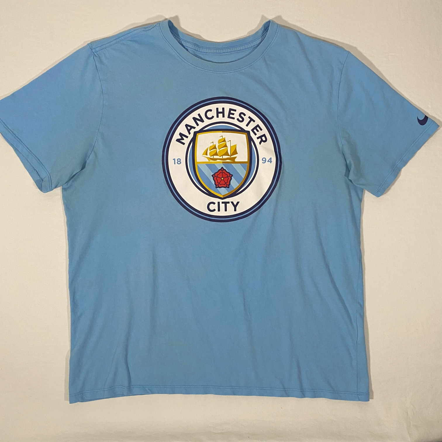 NIKE Manchester City FC Evergreen Crest Mens Size XL Light Blue Soccer T Shirt
