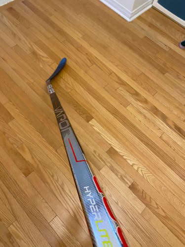 Senior Right Handed P28M Pro Stock Vapor Hyperlite Hockey Stick