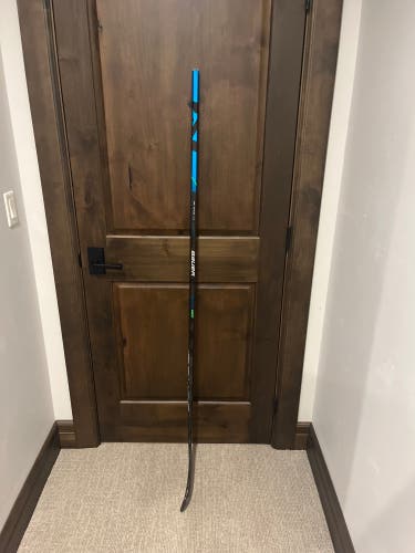 Senior Left Hand P28 Nexus Geo Hockey Stick