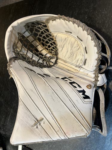 CCM EFlex 5 goalie glove 580