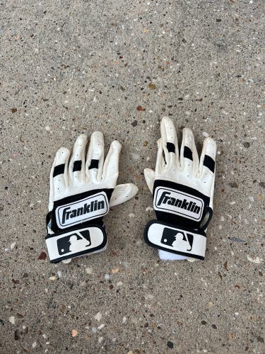 Used XS Youth White Franklin Batting Gloves OA2