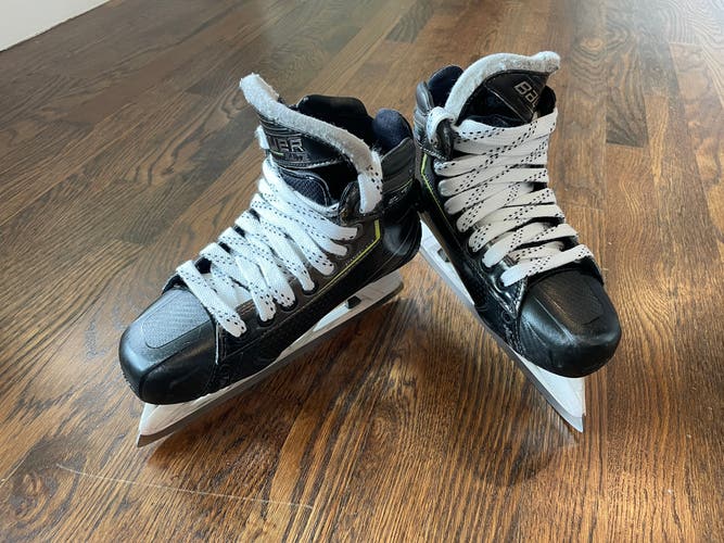 Bauer Elite Hockey Goalie Skates - Size 3.5