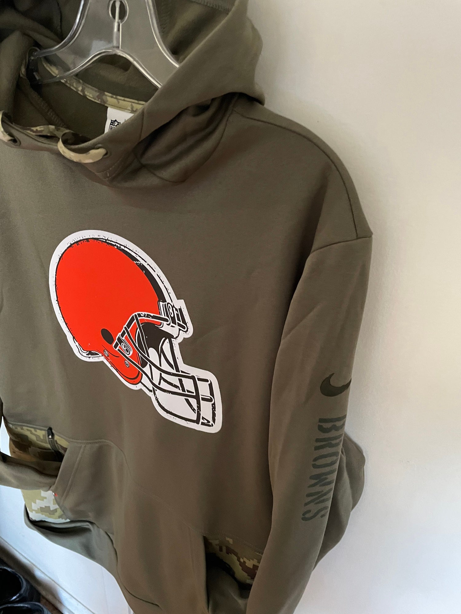 Cleveland Browns Nike Side Line Therma Hoodie - Youth