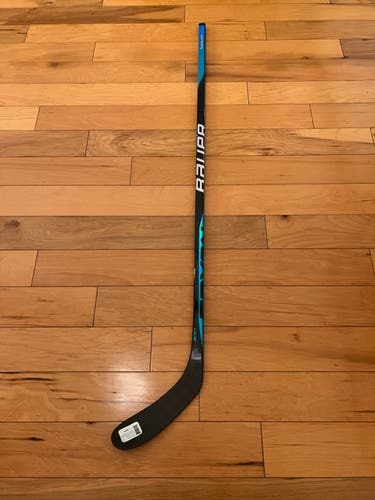 New Bauer Sync Hockey Stick P28/77 Flex/Right Handed