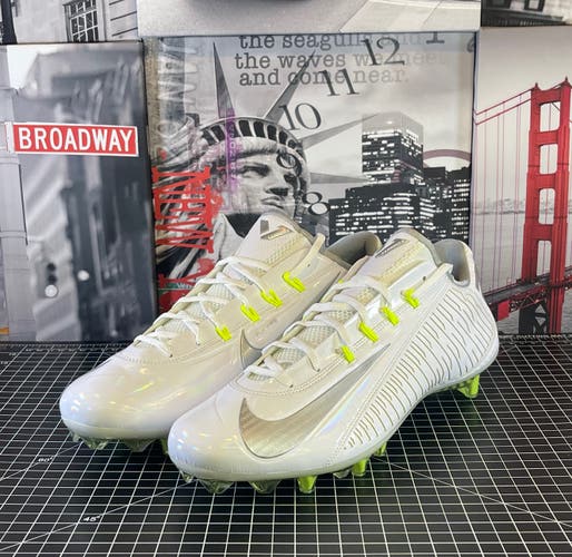 Nike Vapor Carbon Elite 2.0 TD Football White Silver Volt 631425-101 Sz 13.5