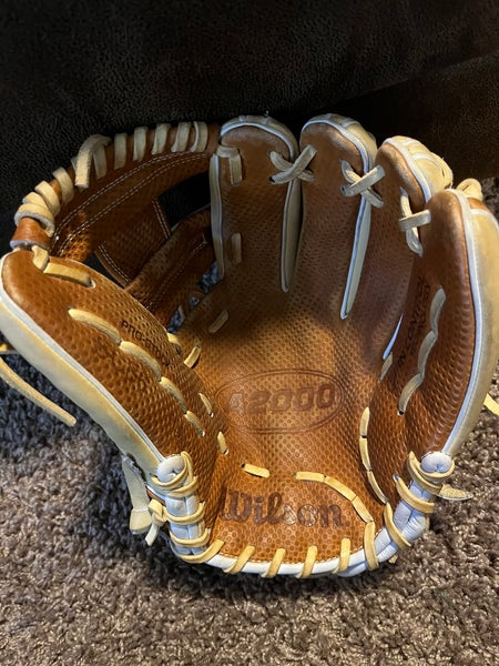 Used 2022 Wilson A2000 Baseball Glove