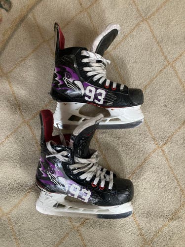 Used Bauer Regular Width Size 4.5 Vapor X900 Hockey Skates