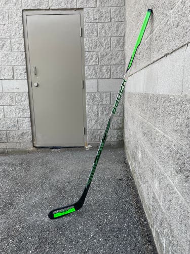 Senior Right Handed P28 Bauer Sling Hockey Stick