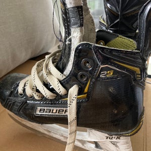 Junior Used Bauer Supreme Hockey Skates Regular Width Size 1