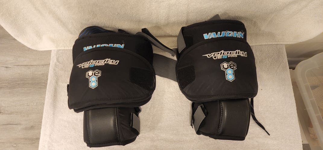 New Vaughn VE8 Pro Knee Pads- Sr.