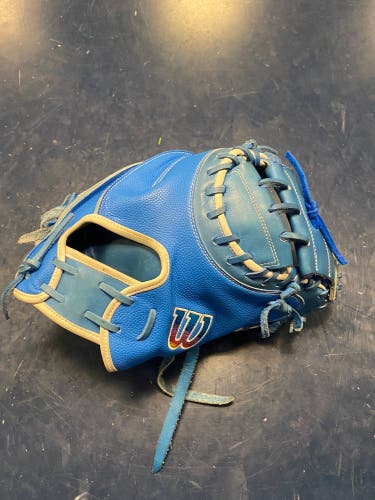 Used Right Hand Throw 33" A2000 Catcher's Glove