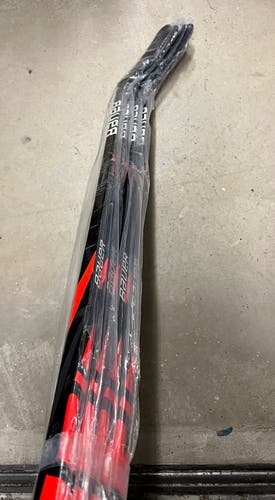 NEW 2 PACK Bauer Vapor FlyLite League Hockey Sticks Right P92M 87 Flex