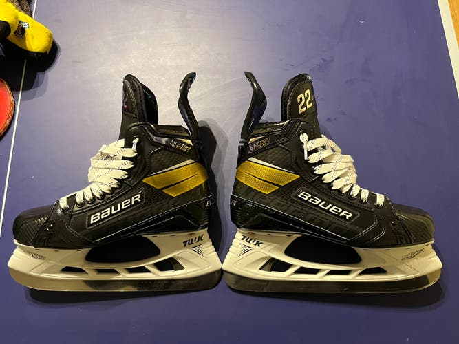 New Bauer Regular Width Pro Stock Size 6.5 Supreme UltraSonic Hockey Skates