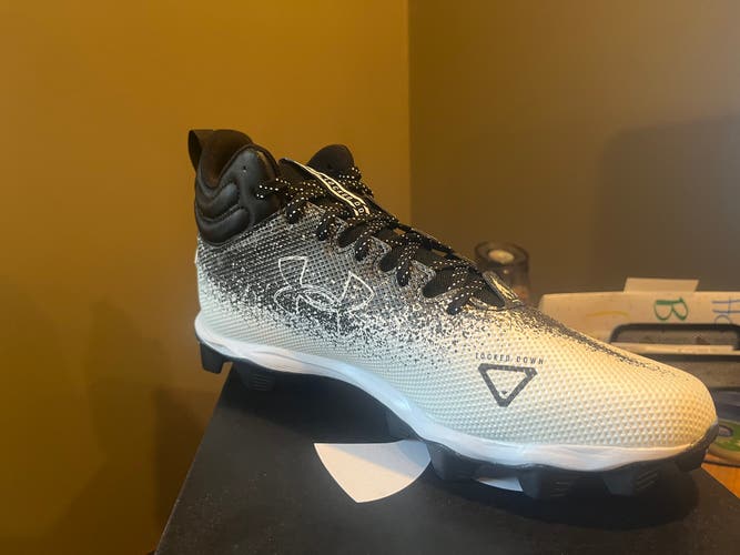 Molded Cleats Mid Top