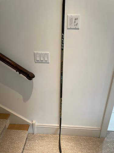 Senior Right Handed P29 Super Tacks AS-V PRO Hockey Stick
