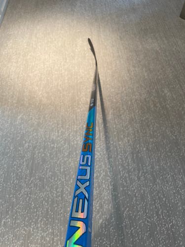 Senior Right Handed P92 Nexus Sync Hockey Stick