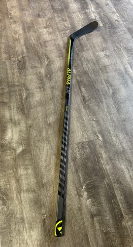Used Warrior Right Hand W28 95 Flex Sr Hockey stick