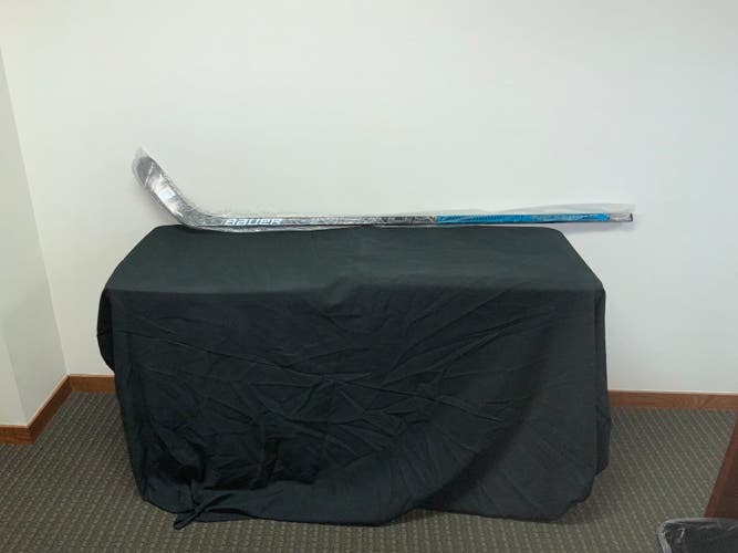 NEW SENIOR New Right Handed Bauer Nexus 2N PRO Hockey Stick EICHEL  P28 87 FLEX