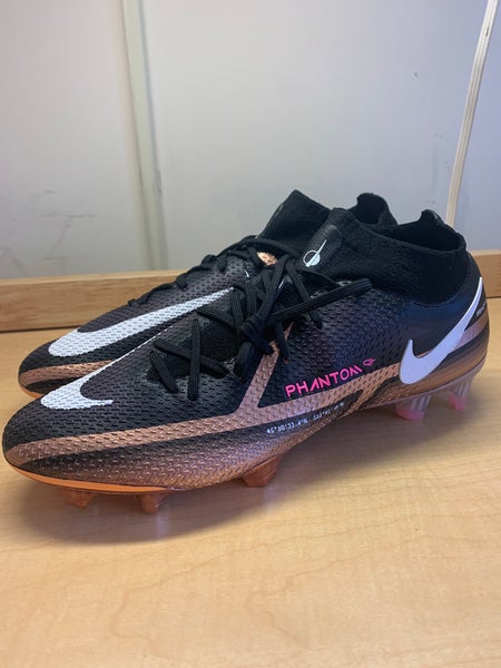 Nike Phantom GT2 Elite FG Firm-Ground Soccer Cleats.