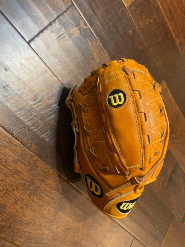 New Pitcher's 11.75" A2000 Baseball Glove