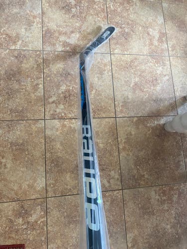 Senior Right Handed P92  Nexus Sync Hockey Stick