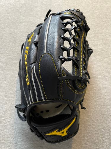 New Mizuno Classic Pro Soft GCP81SBK Glove