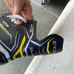 CCM Tacks 9042 Junior Hockey Skates