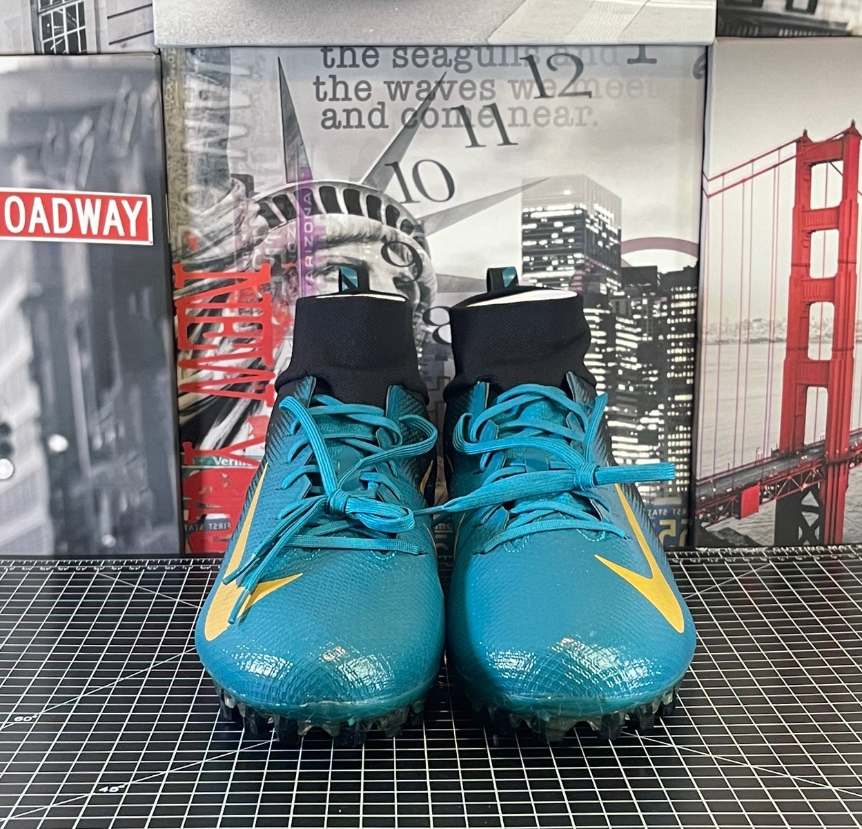 Size 10.5 Nike Vapor Untouchable Pro 3 TD Football Cleats AO3021-012 Jaguars PE Nike Vapor Untouchable Pro 3 Jacksonville Jaguars for Sale  main image 4