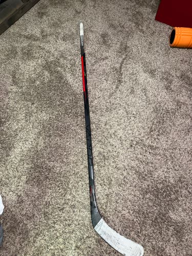 Senior Right Handed P92 Vapor Hyperlite Hockey Stick