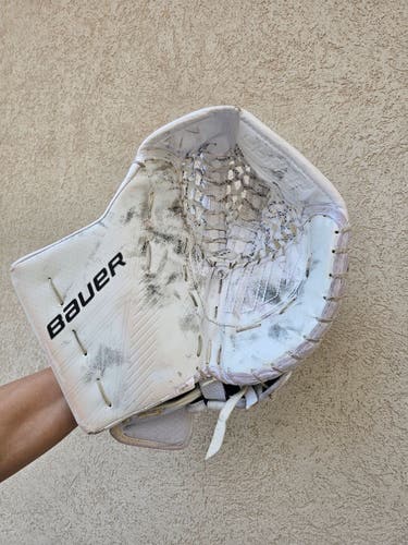 Bauer Supreme Ultrasonic Goalie Glove / White