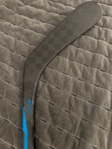 Intermediate Right Handed P92 Nexus Sync Hockey Stick