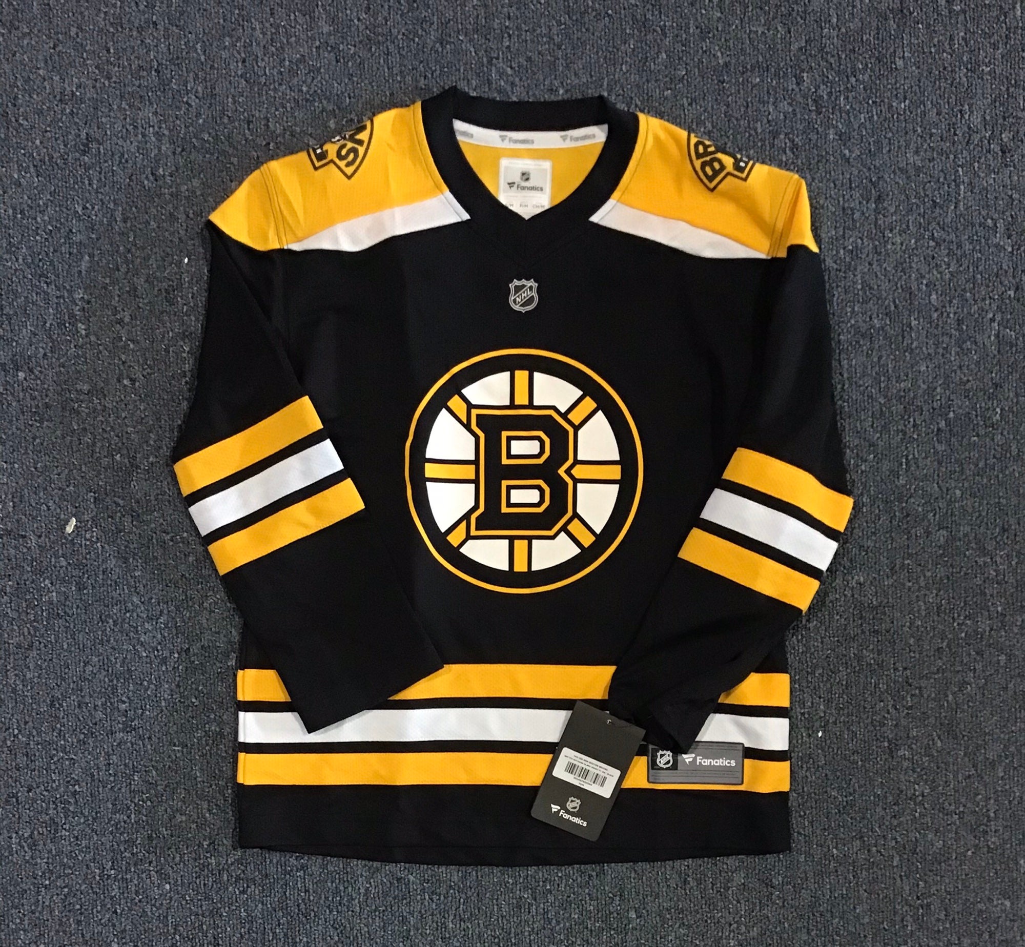 Brand New With Tags NHL Fanatics Hockey Boston Bruins Jersey Black