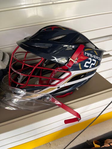 New cascade xrs lacrosse helmet (stickers can be removed)