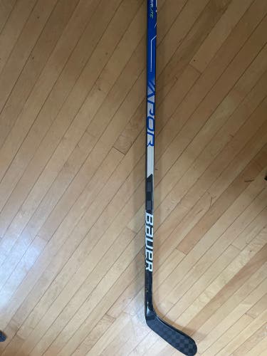 Custom blue Vapor Hyperlite Hockey Stick Benn curve