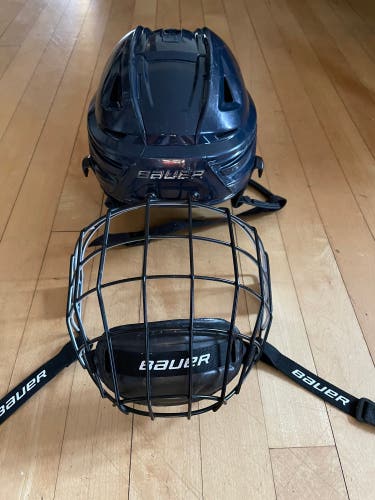 Medium Bauer Re-Akt 150 Helmet With Bauer Pro Cage
