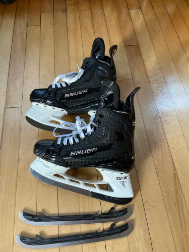 Size 6.5 Bauer Supreme Mach Hockey Skates Custom black