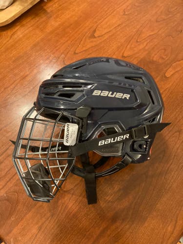 Used Large Bauer  Re-Akt 150 Helmet