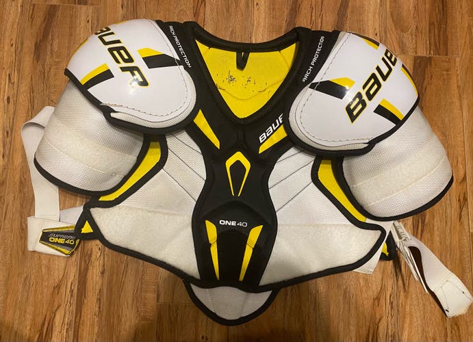 Bauer Supreme One 40 Shoulder Pads (Size M)