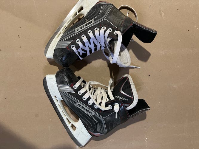 Used Bauer Wide Width Size 3 Hockey Skates
