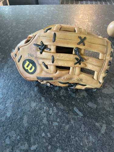 Wilson A2000 XXL Softball Glove