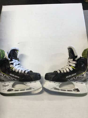 Used Bauer Vapor Junior 02.5 Ice Hockey Skates
