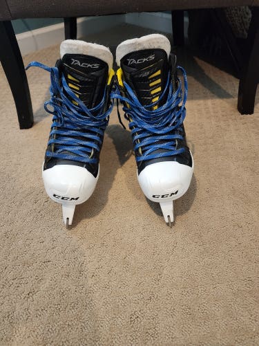 Senior Used CCM Tacks 6092 Hockey Goalie Skates Regular Width Size 6.5