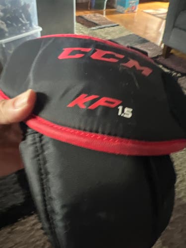 Intermediate goalie knee pads