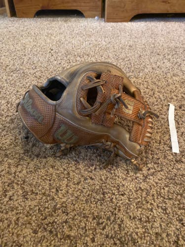 Used Infield 11.5" A2000 Baseball Glove