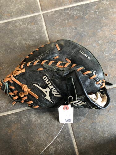 Used Mizuno Right Hand Throw Catcher's Glove 32.5"