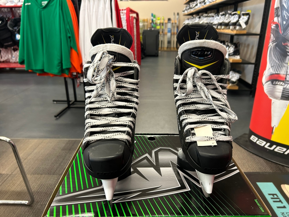 New CCM Regular Width Size 8.5 Tacks Hockey Skates