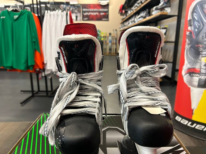 New Bauer Regular Width Size 4.5 Vapor 1X Hockey Skates
