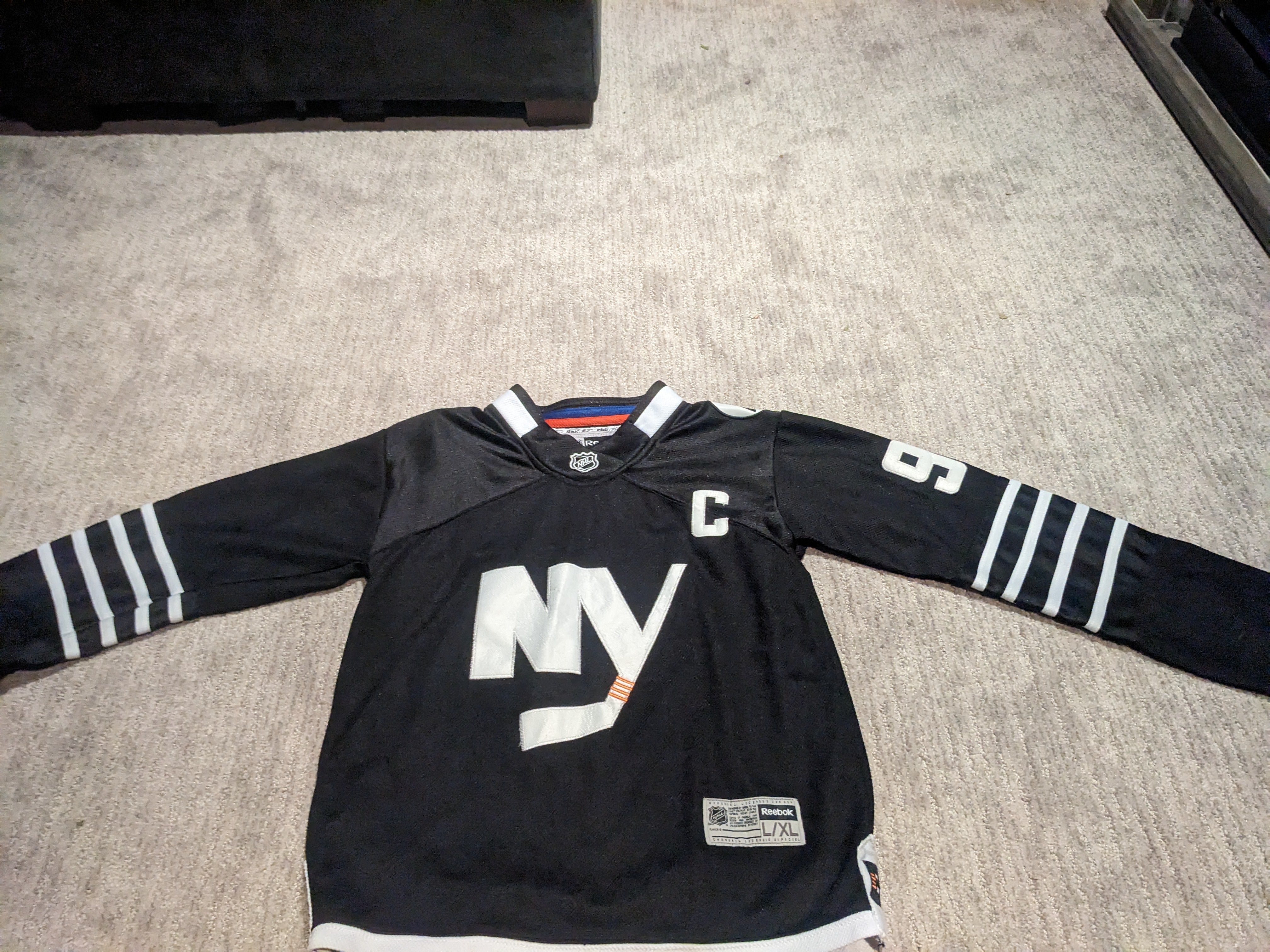 Is this the New York Islanders' new black 3rd jersey?