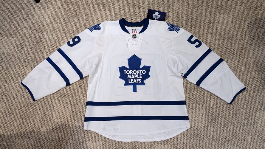 Toronto Maple Leafs Game Used 2010-11 White Road Jersey with Team COA #59 Keith Aulie