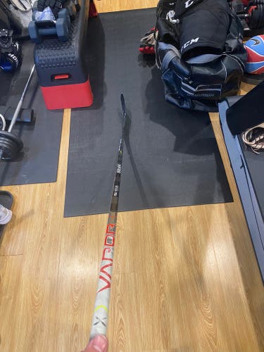 Senior Right Handed P92 Vapor Hyperlite Hockey Stick